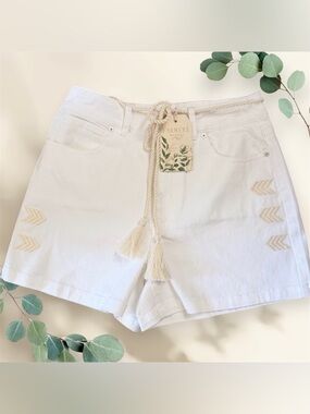NWT Farmers Market Embroidered Off White High Rise Shorts w/ Tassel Belt Sz 10